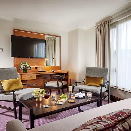 Hotel The 4*