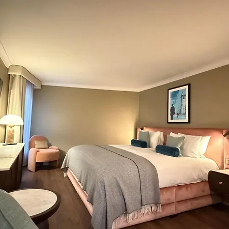 Hotel The 4*