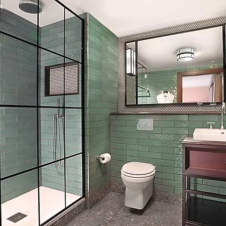 The Hotel 4*