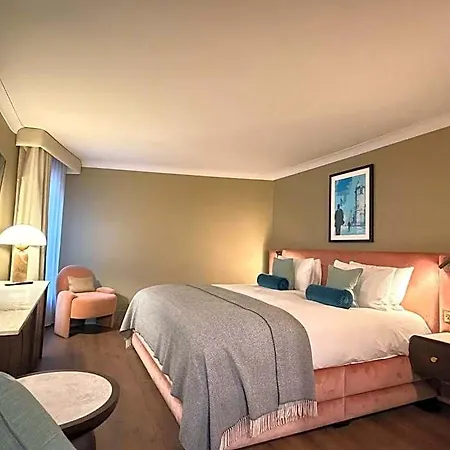 Hotel The 4*