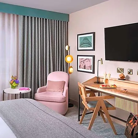 Hotel The 4*