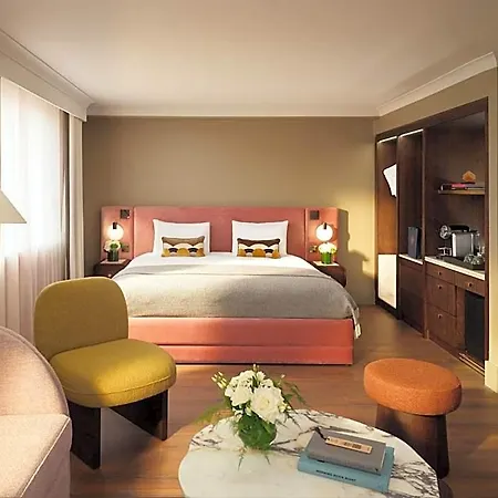 Hotel The 4*