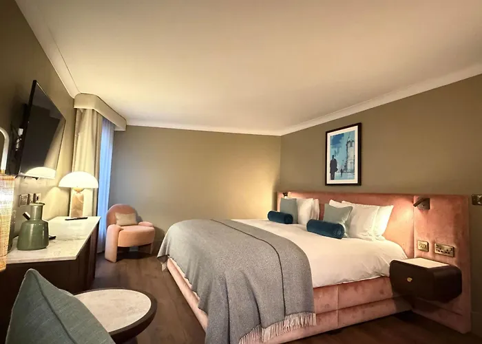 Hotel The 4*