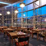 Hotel The 4*